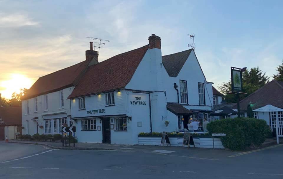 Stay And Relax At The Yew Tree Manuden Extérieur photo