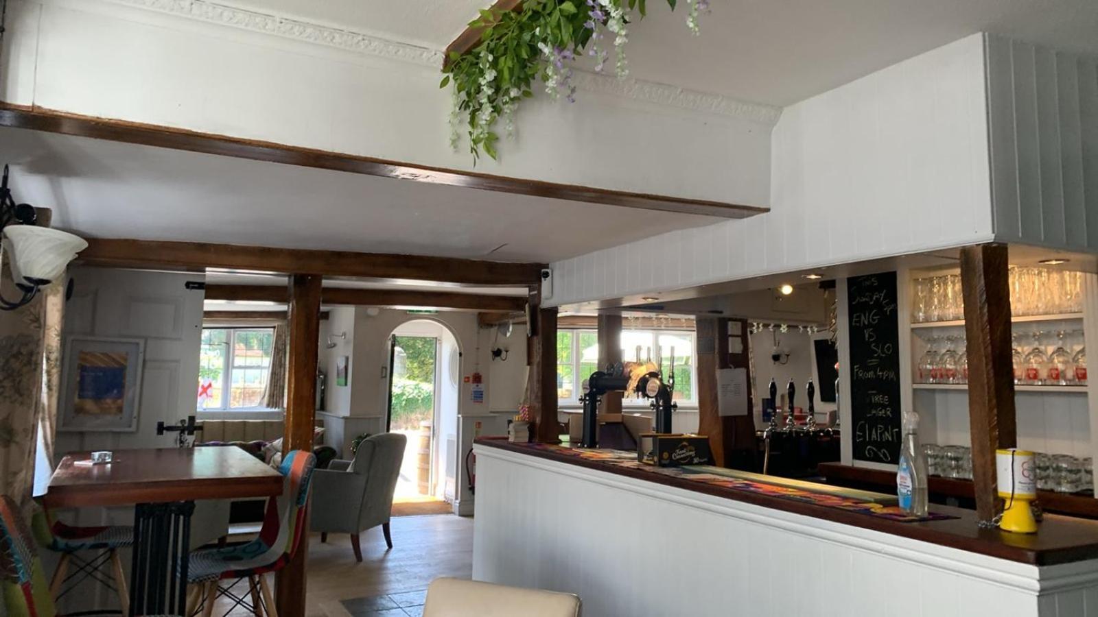 Stay And Relax At The Yew Tree Manuden Extérieur photo
